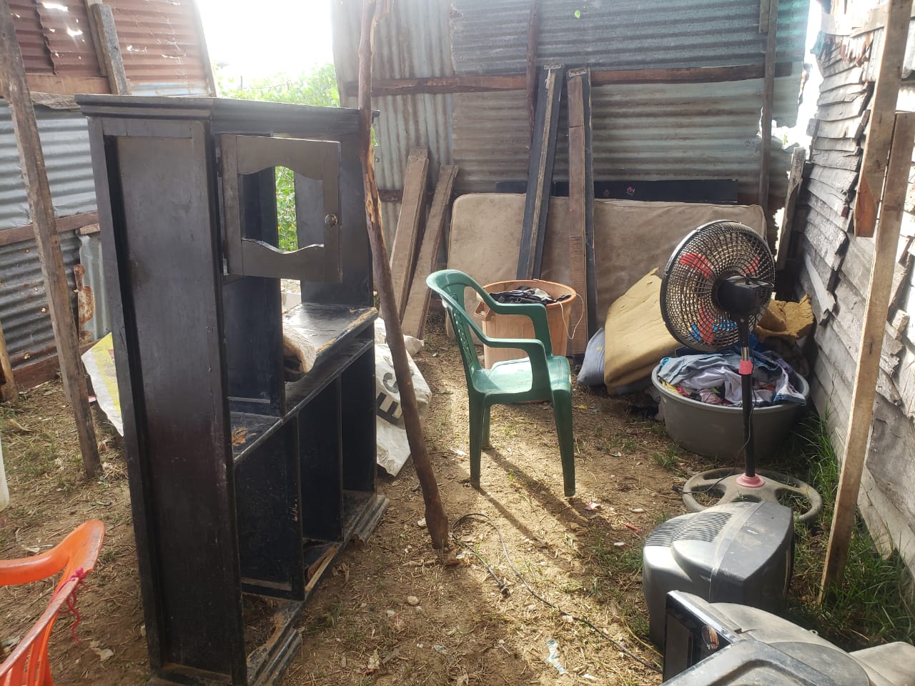 Un rancho de tablas y pendones - Politica